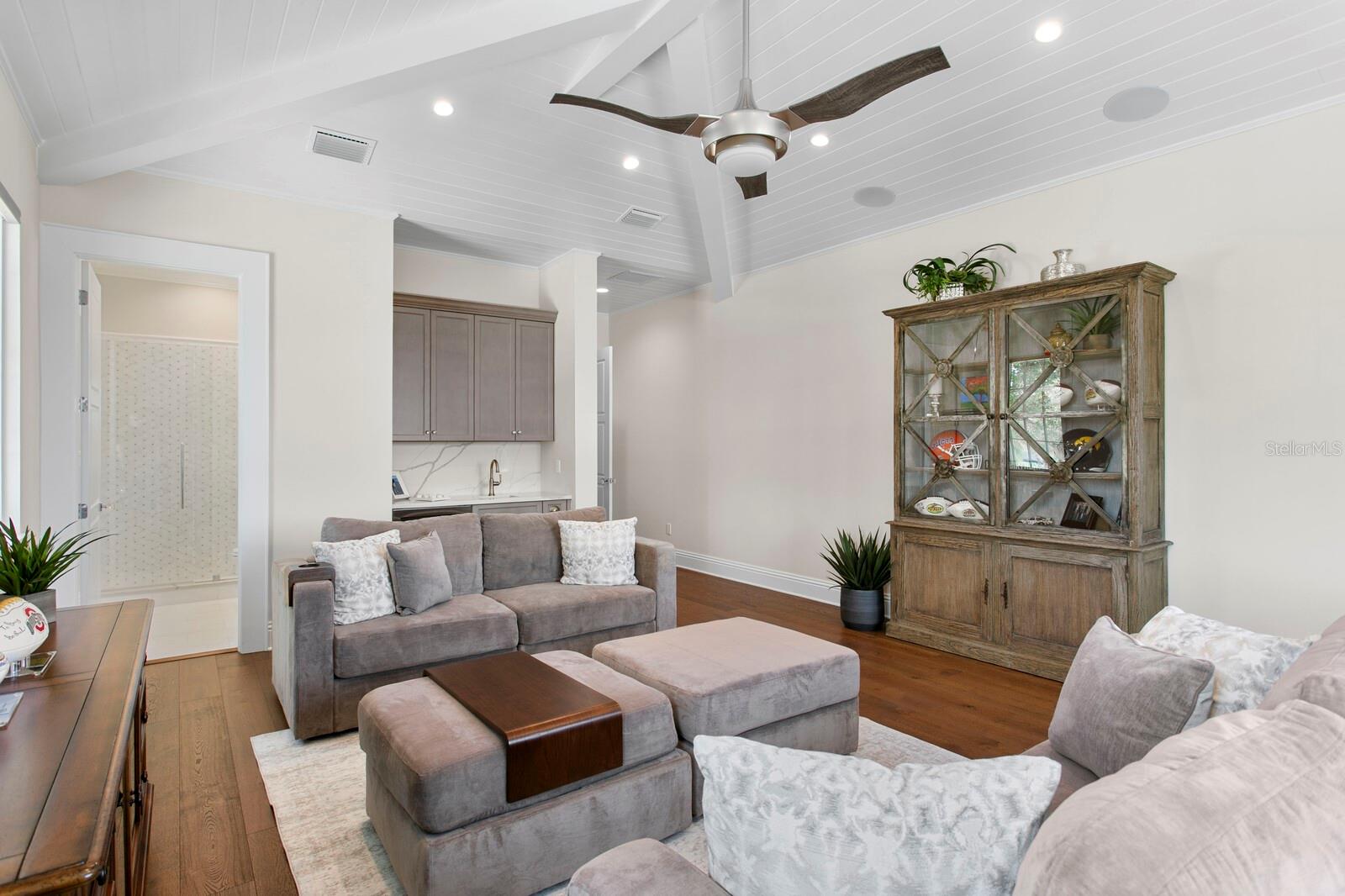 TB8390120 Property Photo