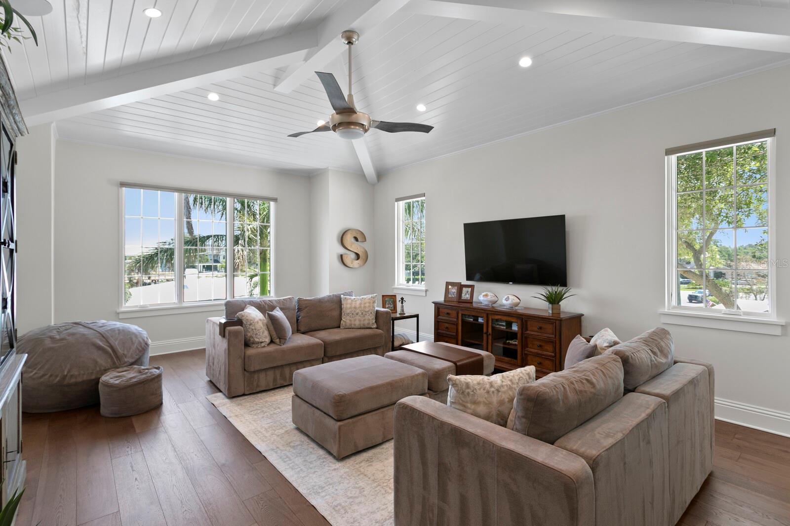 TB8390120 Property Photo