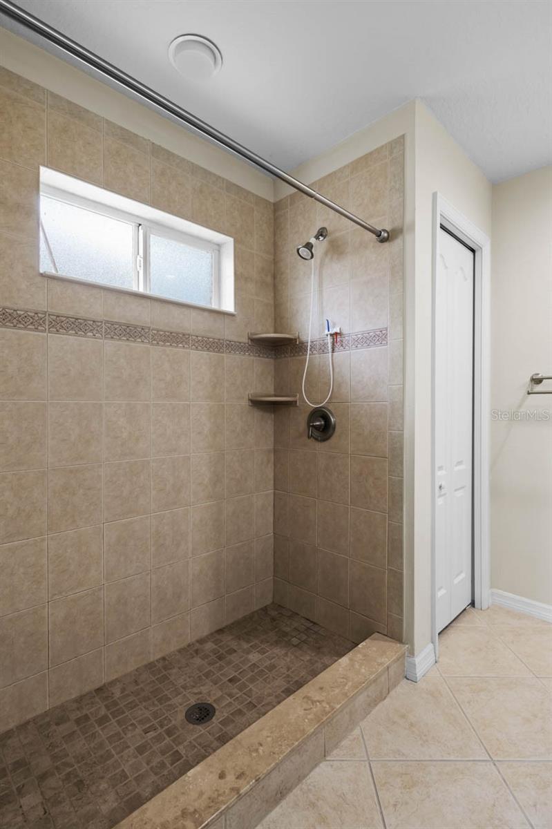 816 COLLEGE CHASE DR, RUSKIN, FL, 33570