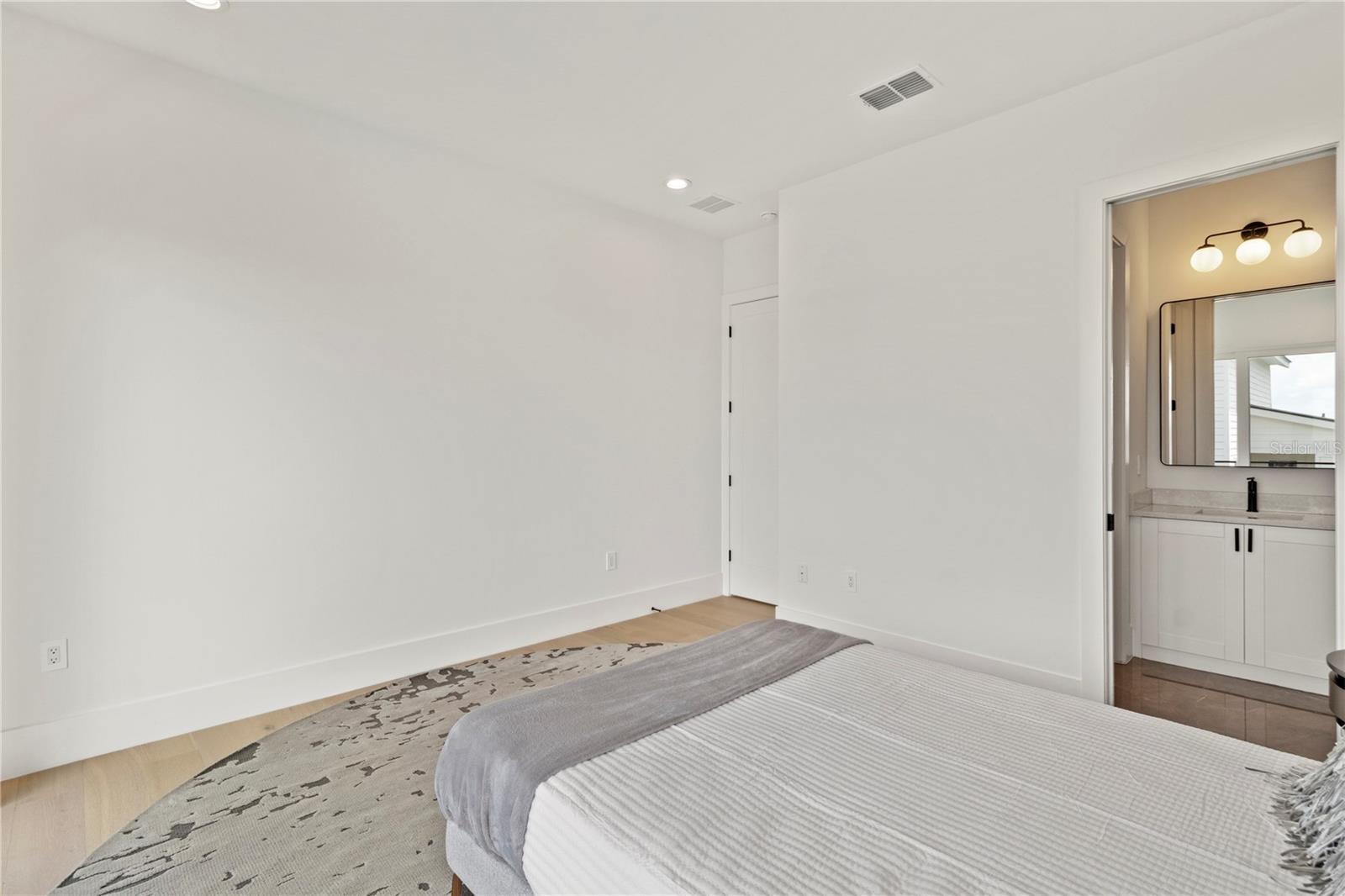 O6312690 Property Photo