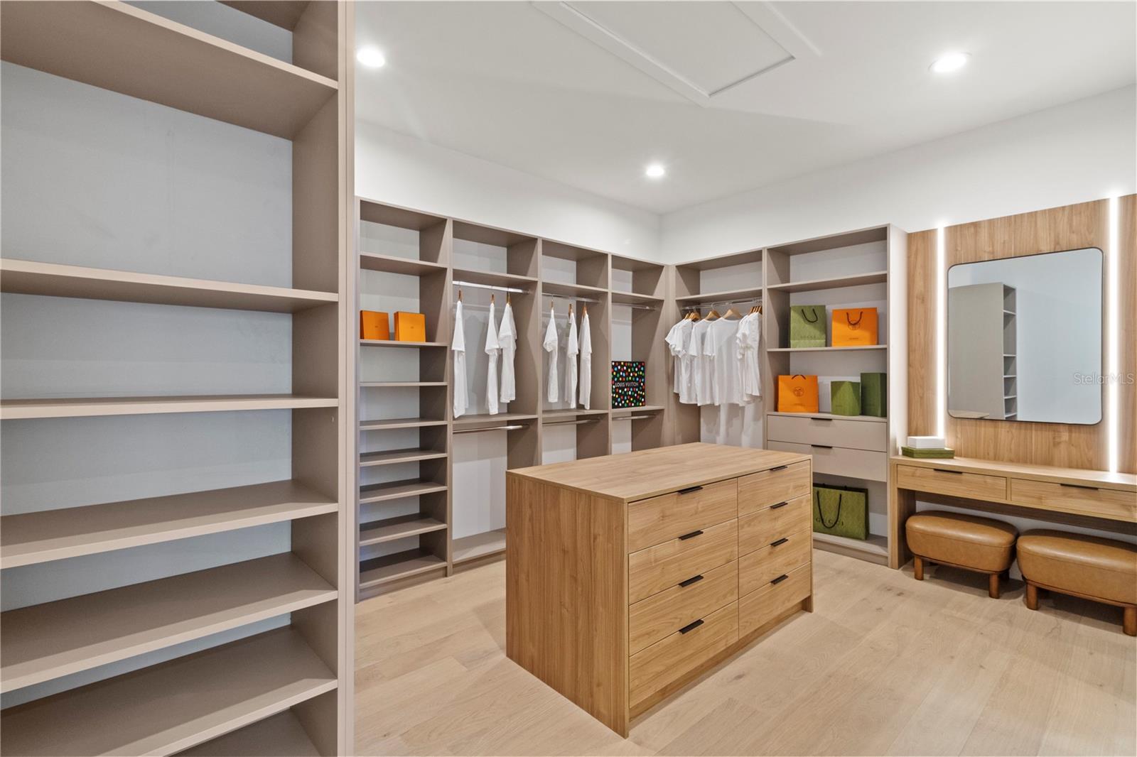 O6312690 Property Photo