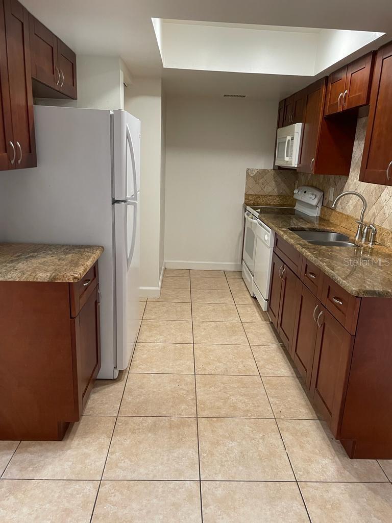 5173 VINELAND RD #207, ORLANDO, FL, 32811