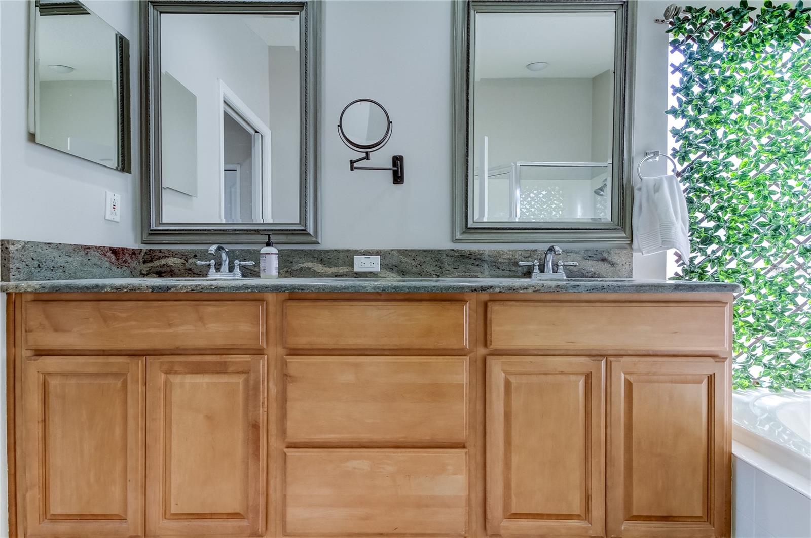 10126 KINGSBRIDGE AVE, TAMPA, FL, 33626