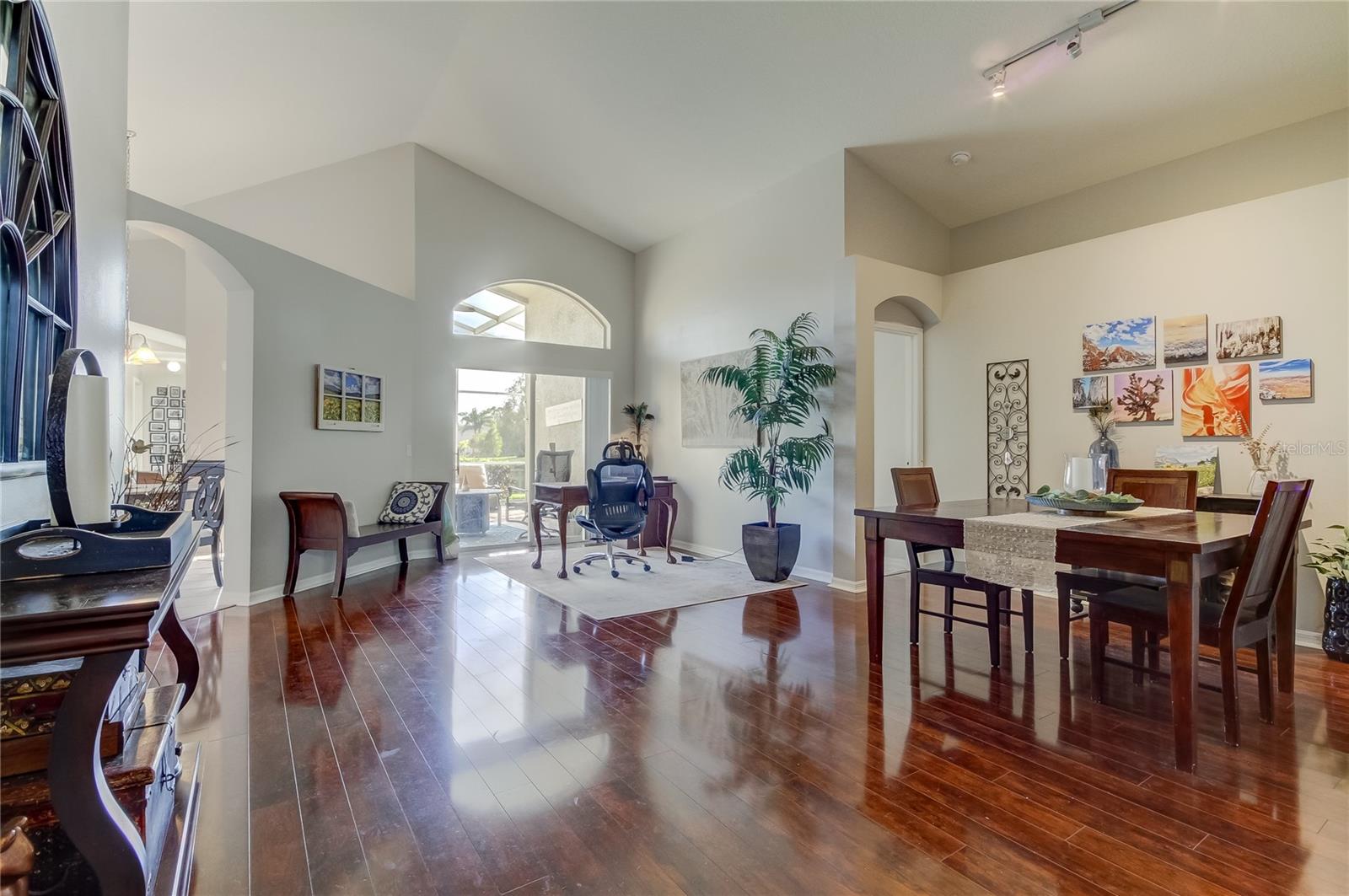 10126 KINGSBRIDGE AVE, TAMPA, FL, 33626