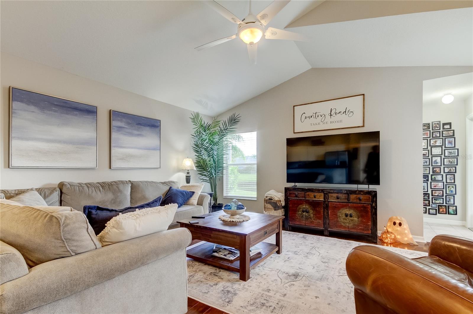 10126 KINGSBRIDGE AVE, TAMPA, FL, 33626