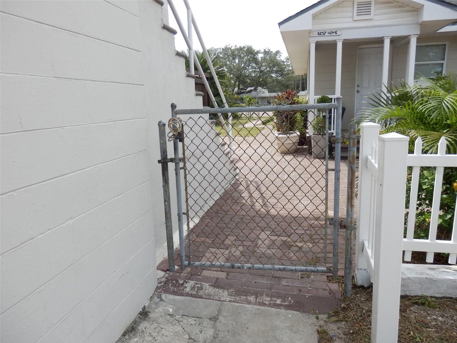 5257 5TH AVE N #Upstairs Garage, ST PETERSBURG, FL, 33710