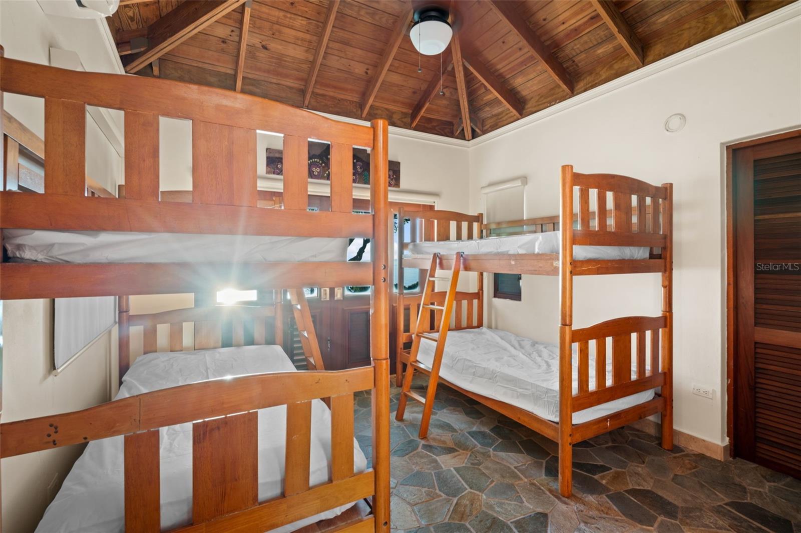 PR9113912 Property Photo