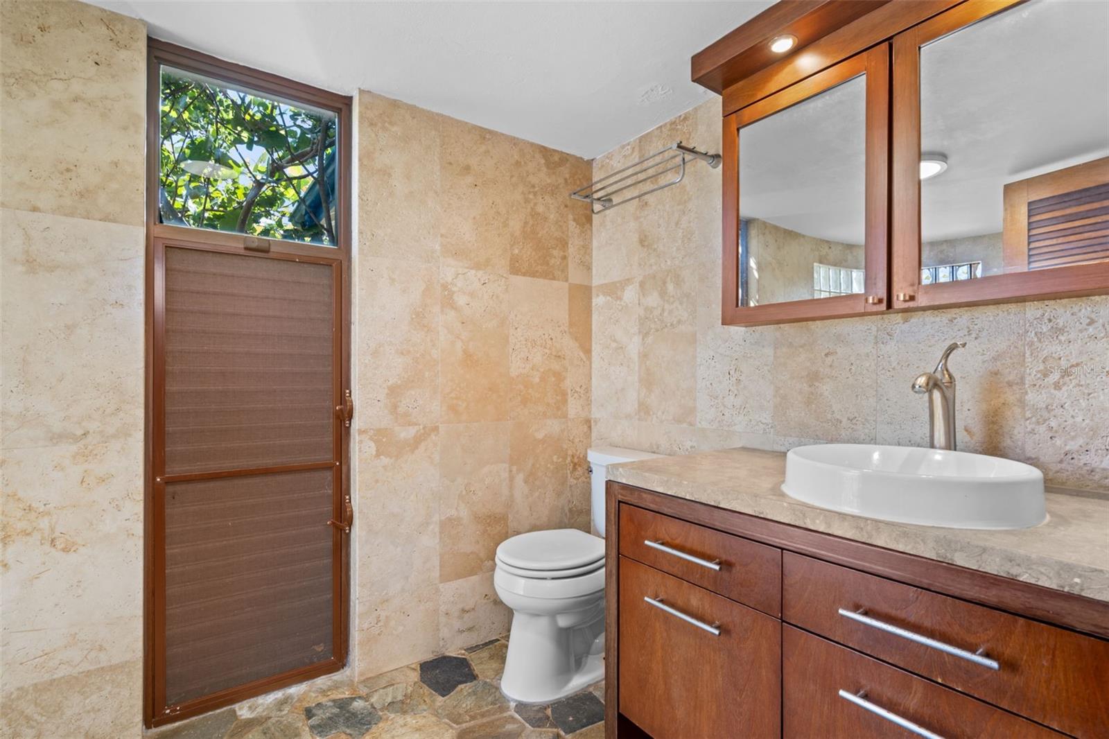 PR9113912 Property Photo