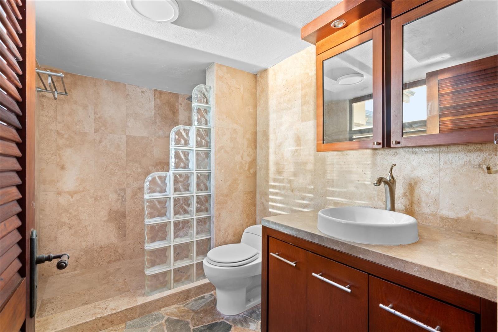 PR9113912 Property Photo