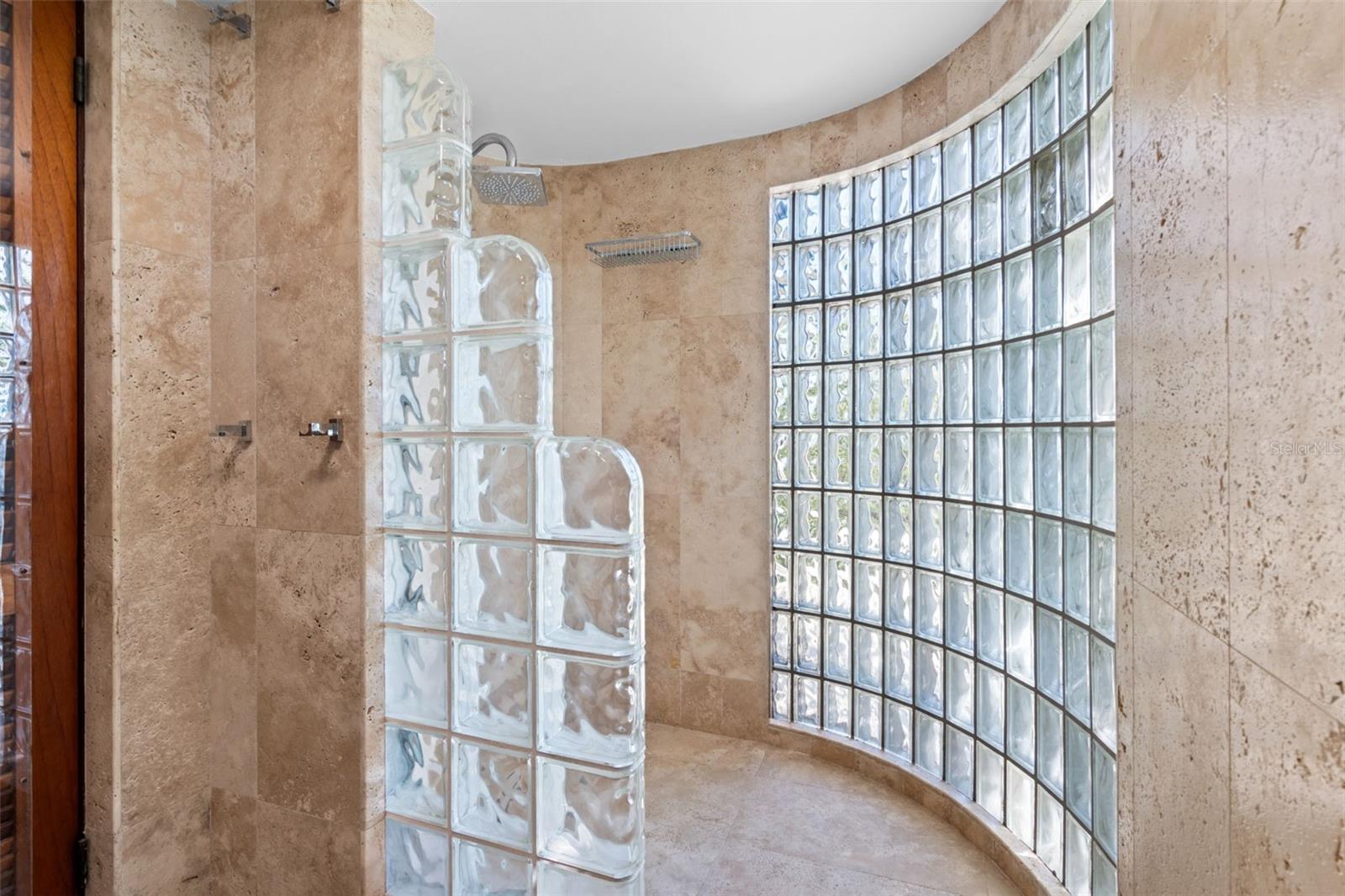 PR9113912 Property Photo