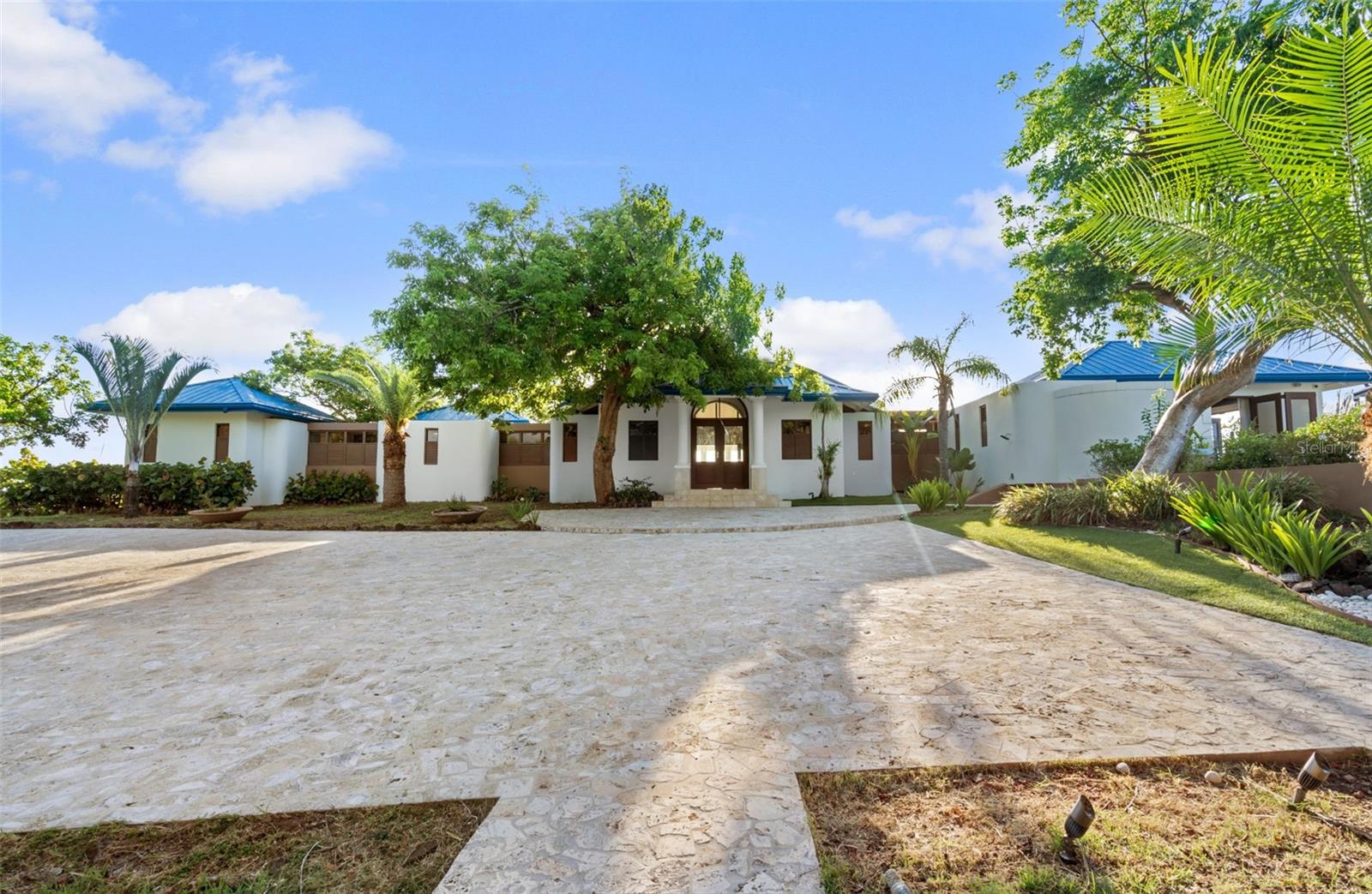 PR9113912 Property Photo