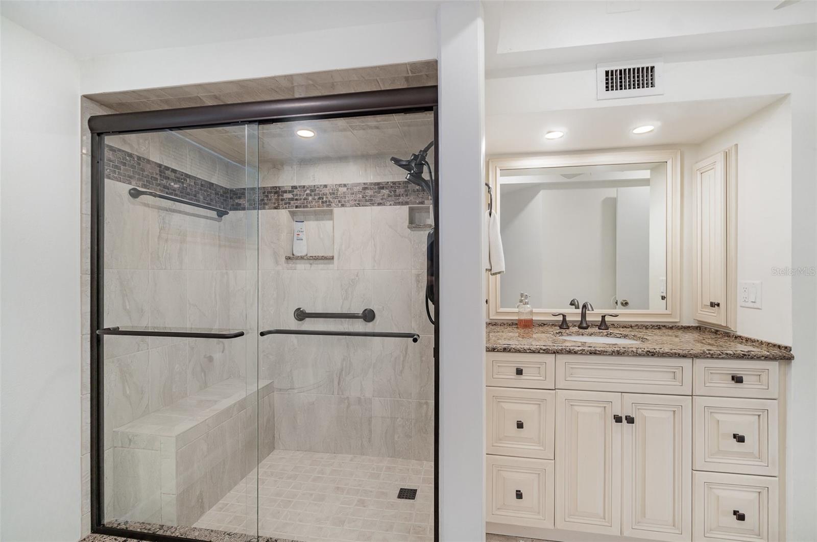 1 COLONY POINT DR #B20, PUNTA GORDA, FL, 33950