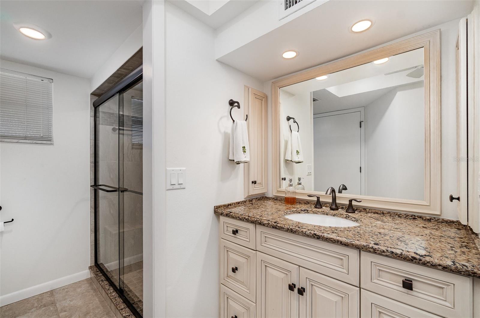 1 COLONY POINT DR #B20, PUNTA GORDA, FL, 33950