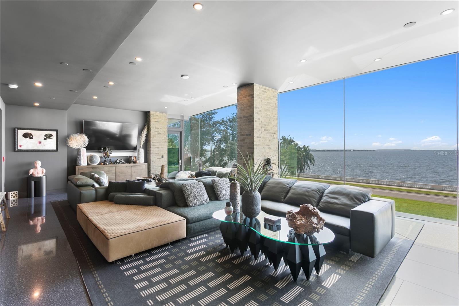 TB8390929 Property Photo