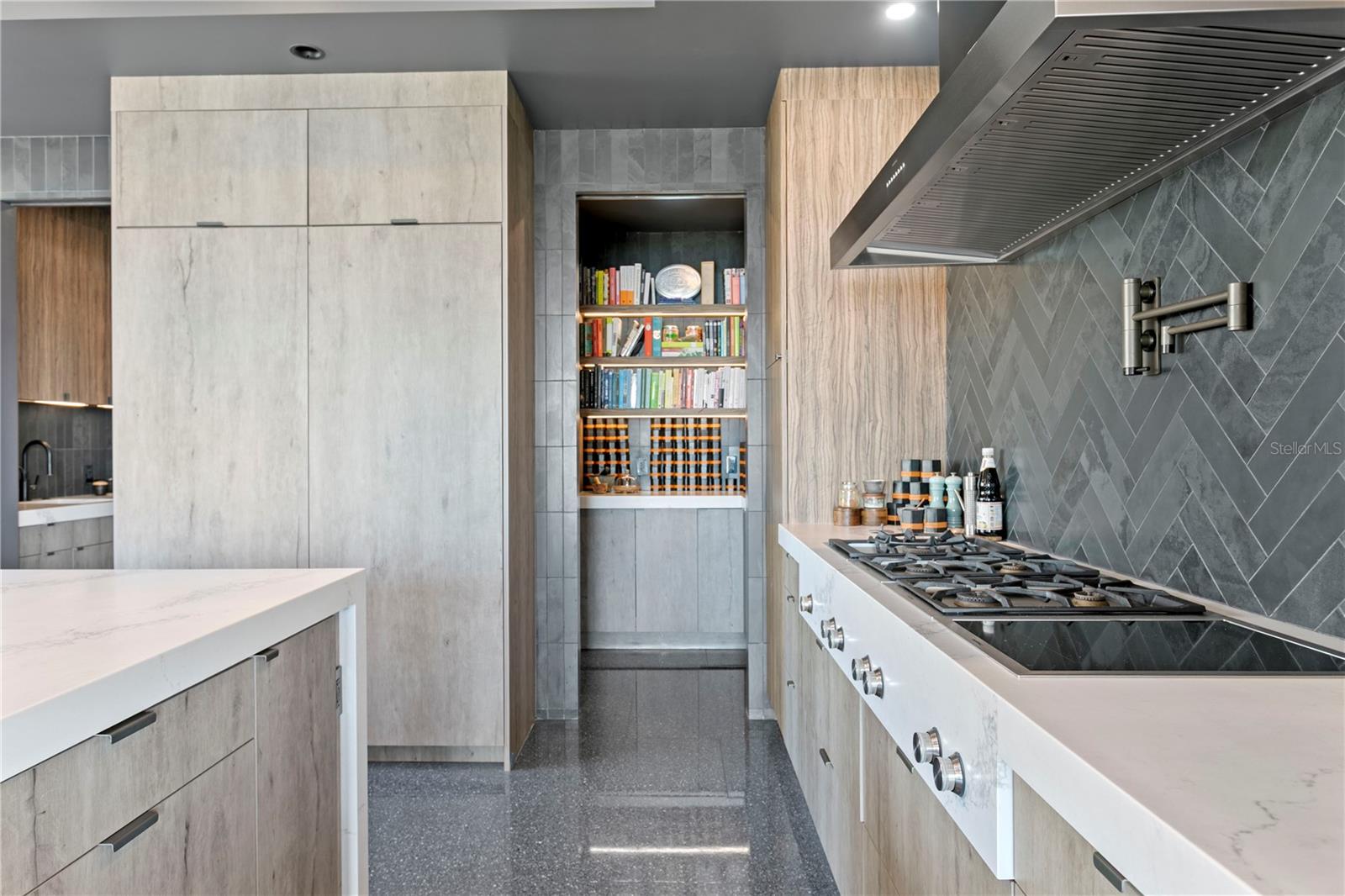 TB8390929 Property Photo