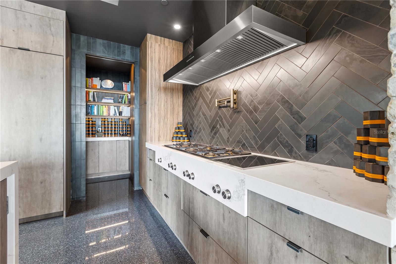 TB8390929 Property Photo