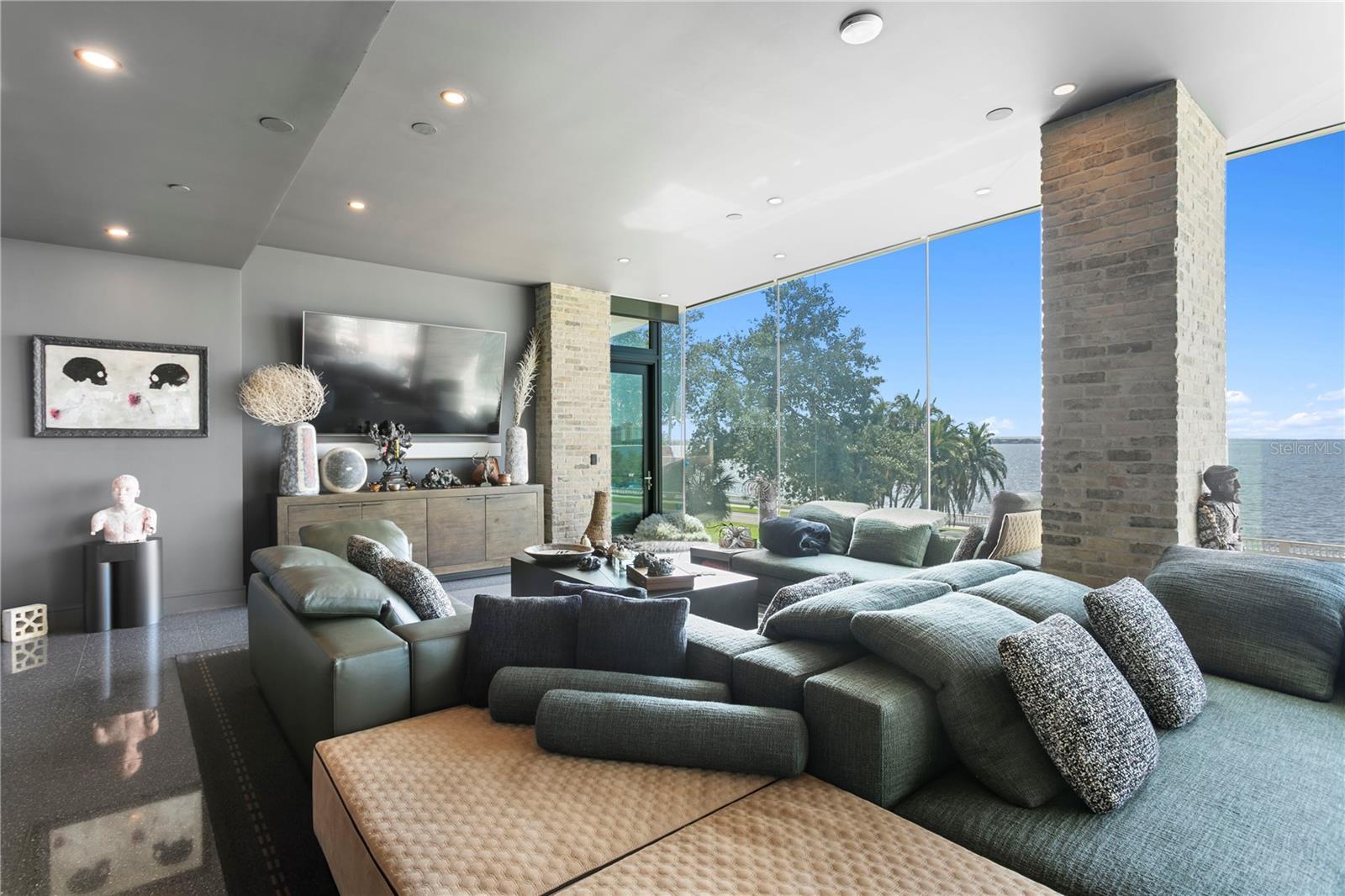 TB8390929 Property Photo