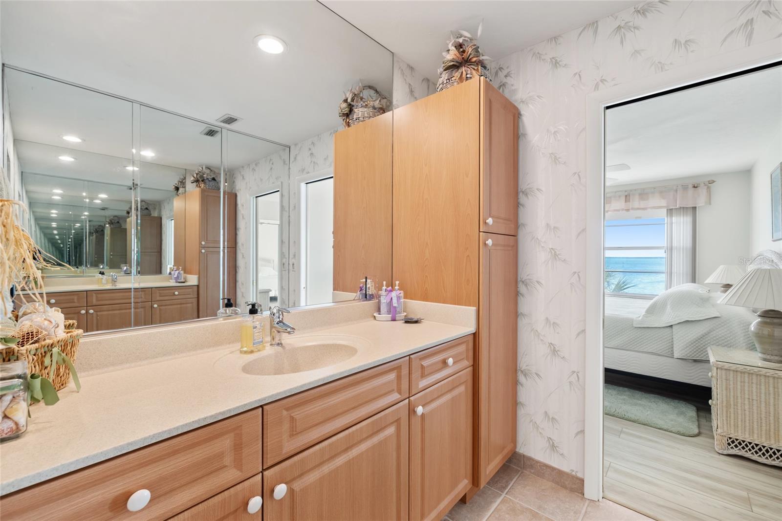 4310 FALMOUTH DR #307, LONGBOAT KEY, FL, 34228