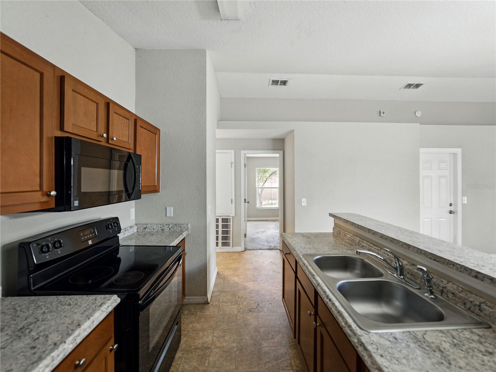 829 N LAKE AVE, LAKELAND, FL, 33801