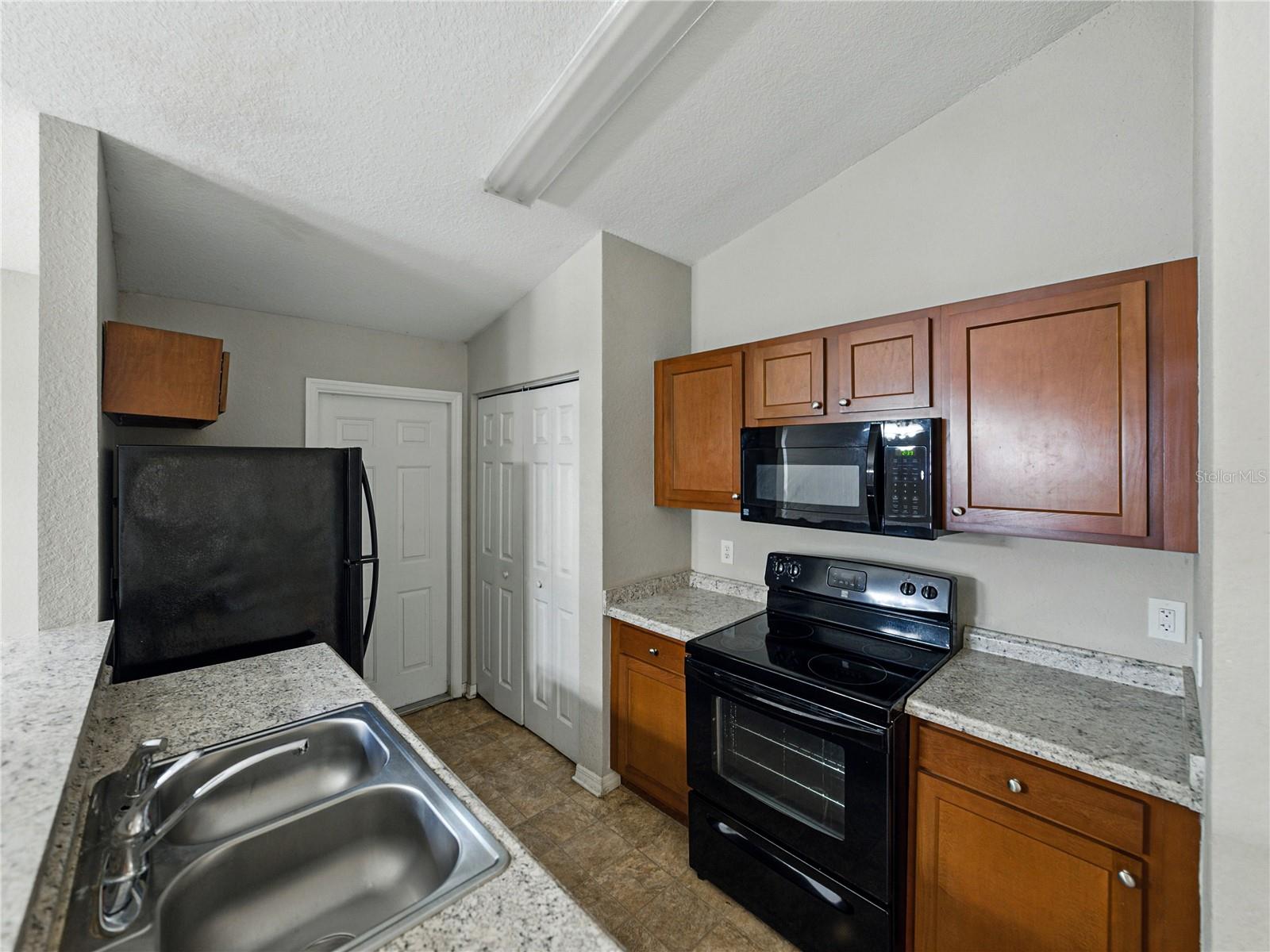 829 N LAKE AVE, LAKELAND, FL, 33801