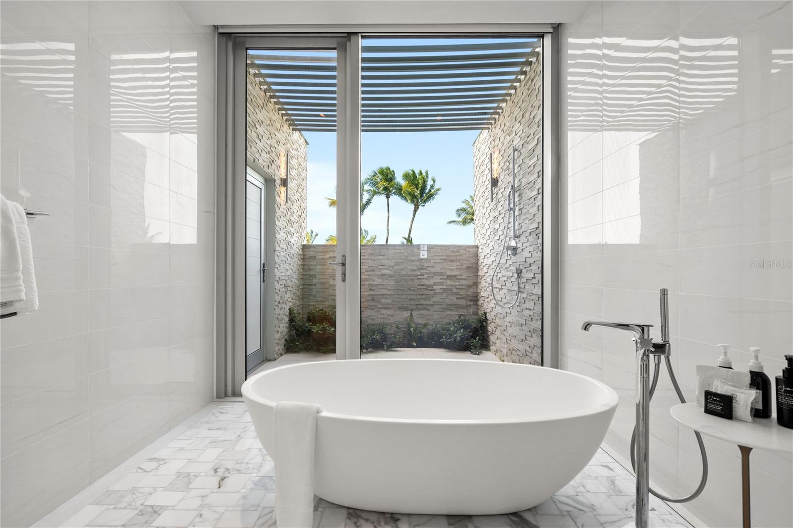 PR9113943 Property Photo