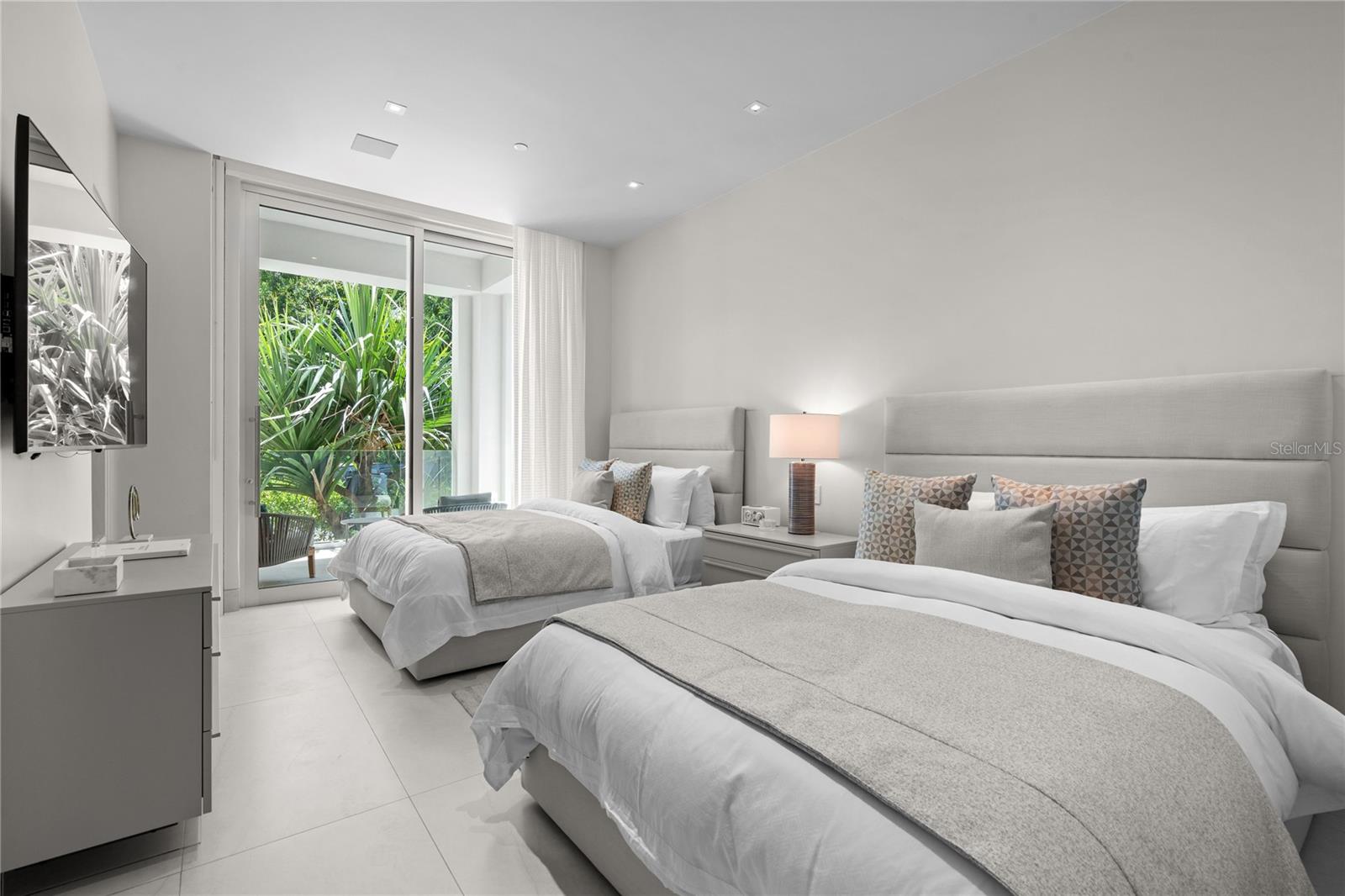 PR9113943 Property Photo