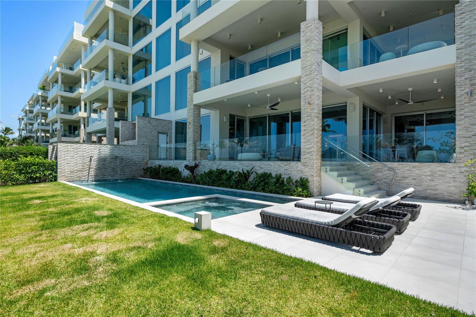 PR9113943 Property Photo