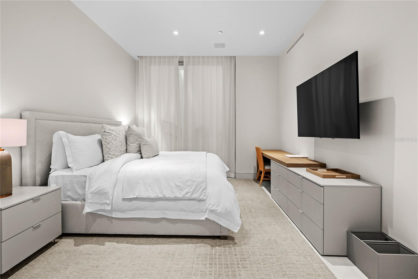 PR9113943 Property Photo