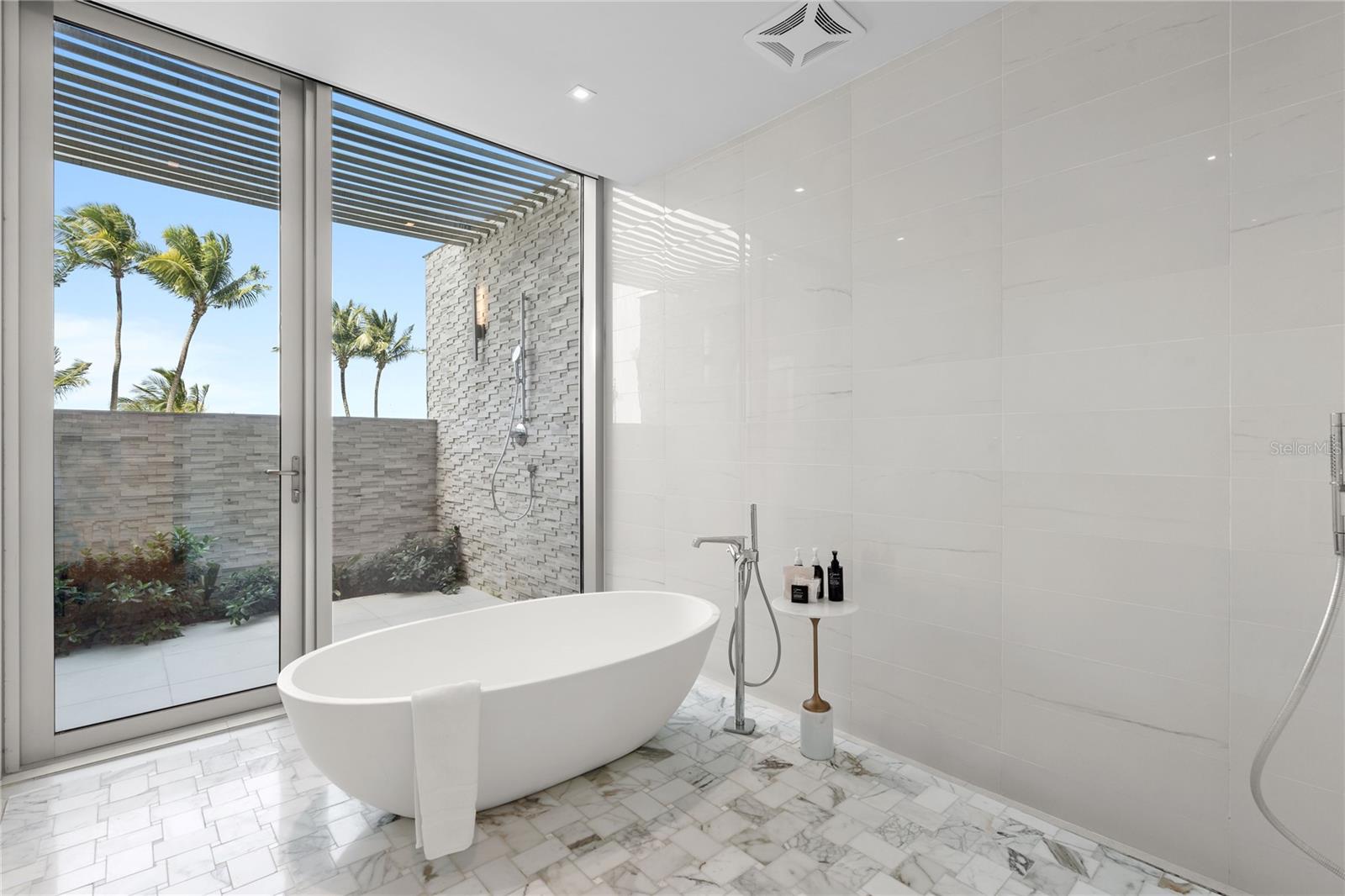 PR9113943 Property Photo