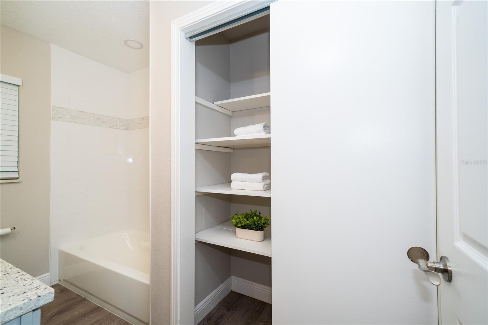 415 MISSION HILLS AVE, TAMPA, FL, 33617