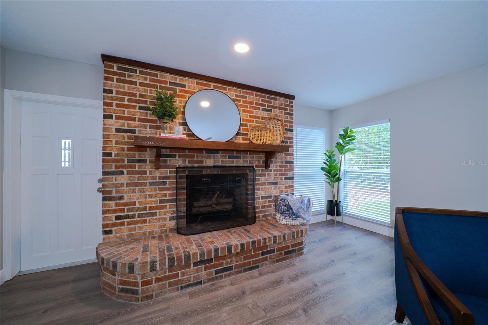 415 MISSION HILLS AVE, TAMPA, FL, 33617