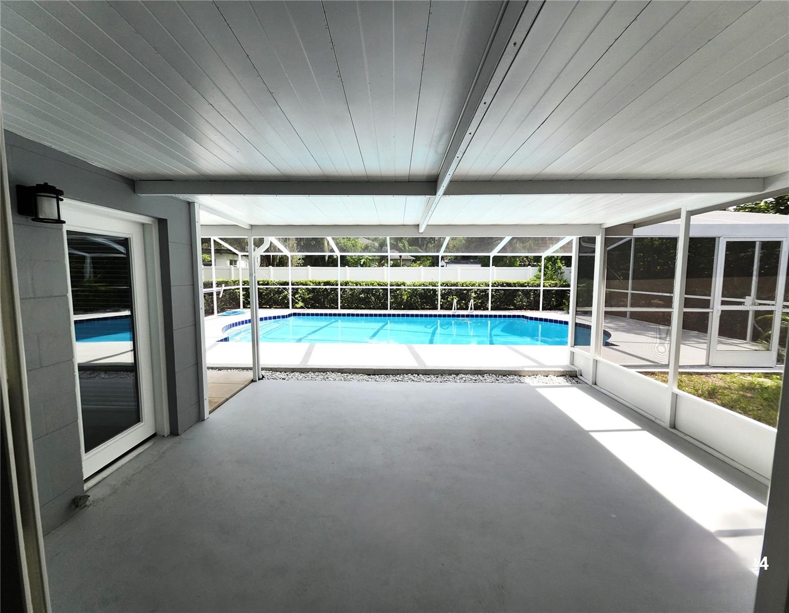 415 MISSION HILLS AVE, TAMPA, FL, 33617