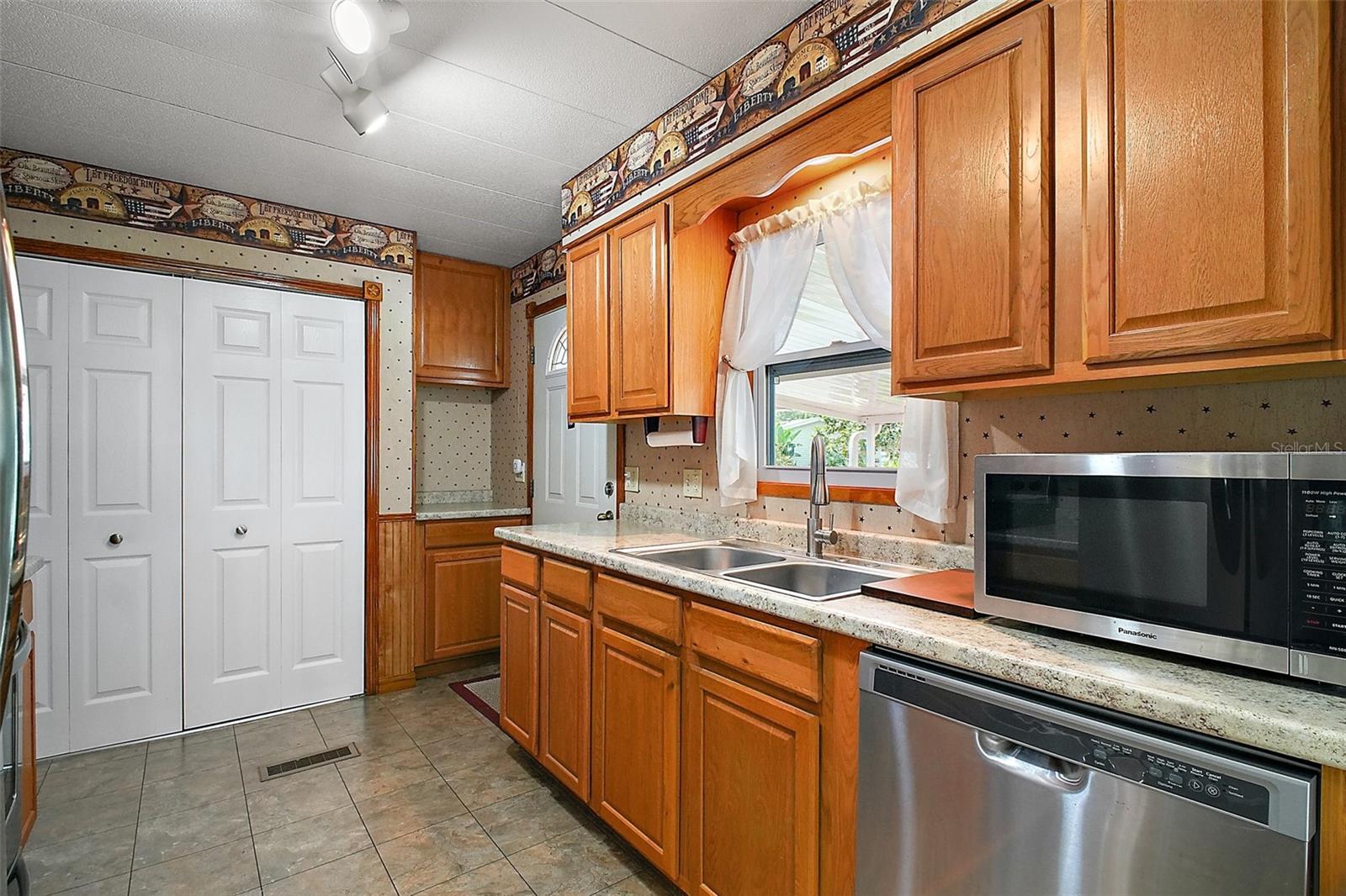 124A SHADY LN, EUSTIS, FL, 32726