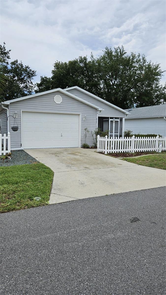 2105 ESCOBAR AVE, THE VILLAGES, FL, 32159