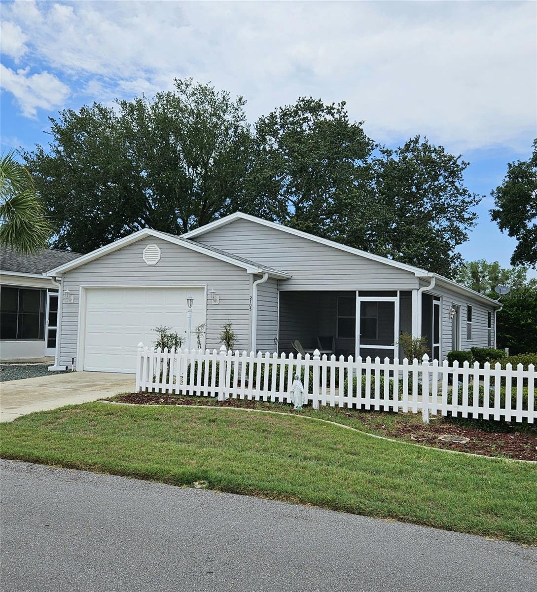 2105 ESCOBAR AVE, THE VILLAGES, FL, 32159