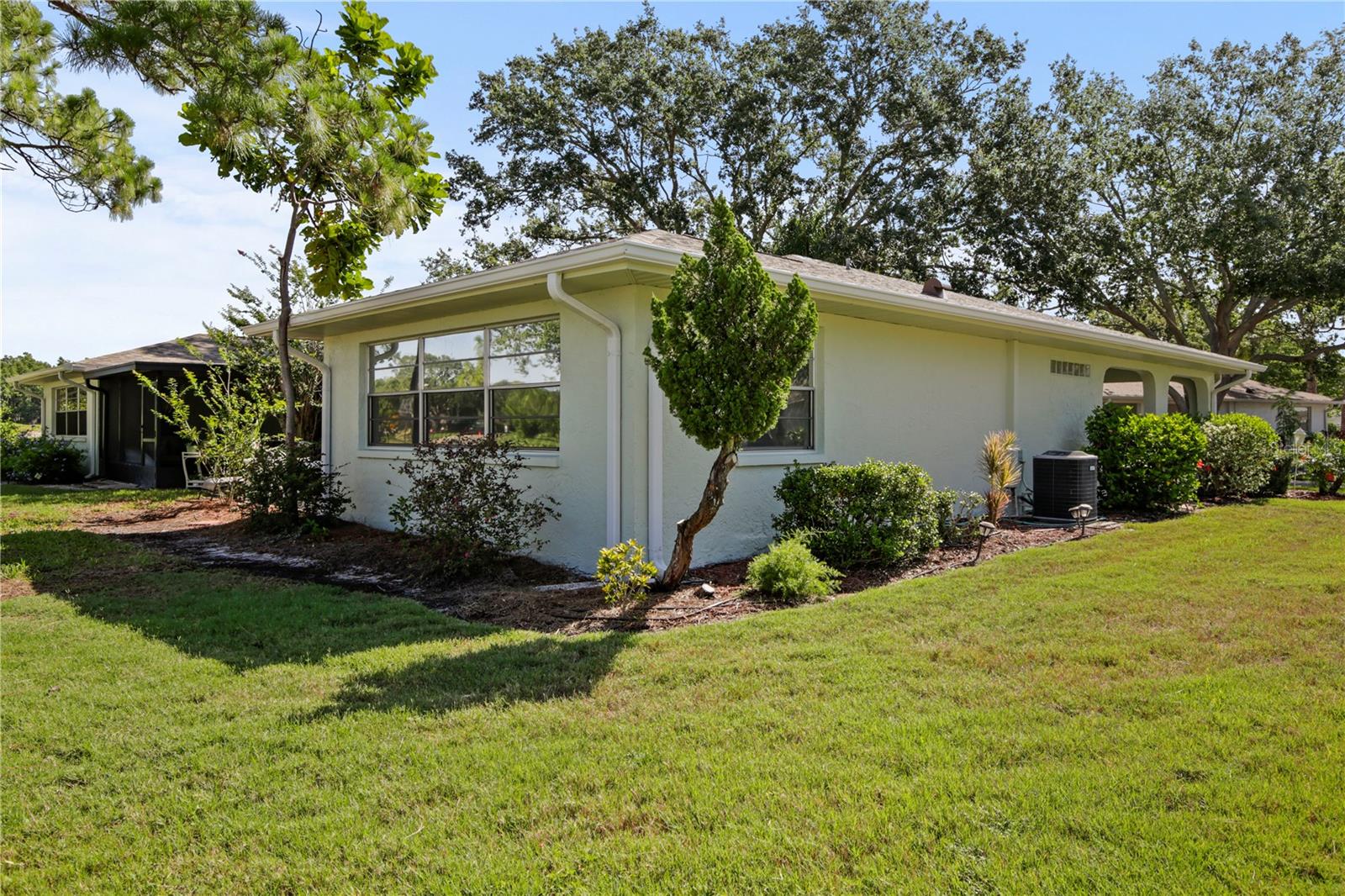 1111 HAREFIELD CIR, SUN CITY CENTER, FL, 33573