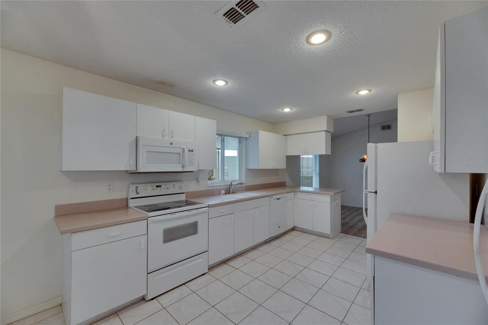 746 MASTERPIECE DR, SUN CITY CENTER, FL, 33573