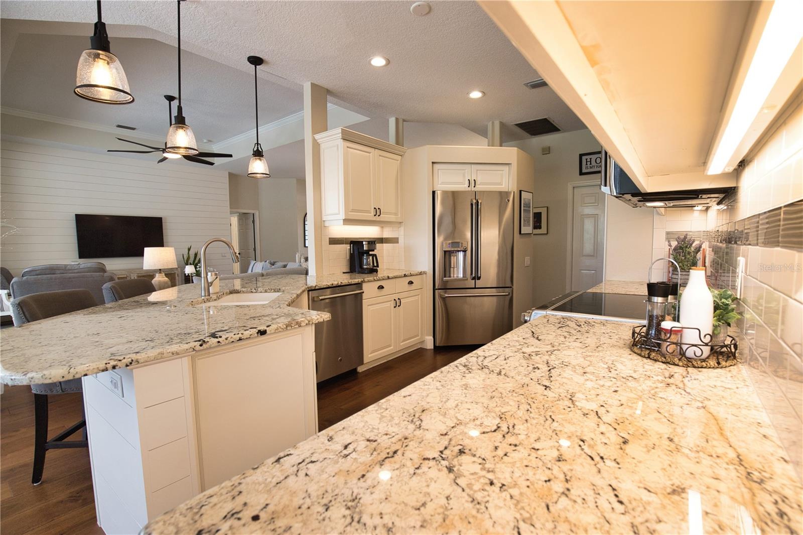 A4654281 Property Photo