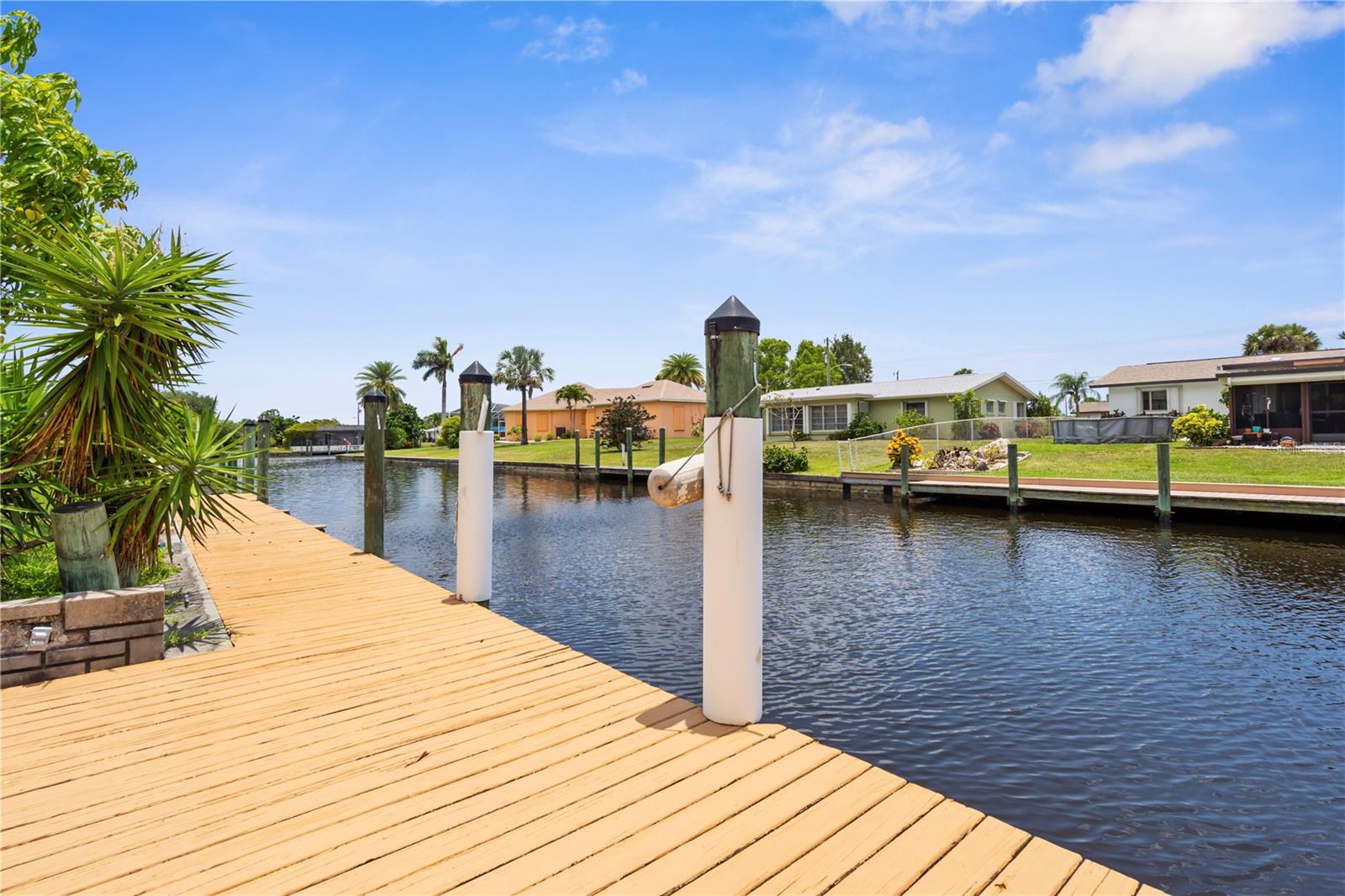 1719 W BLUEWATER TER, NORTH FORT MYERS, FL, 33903