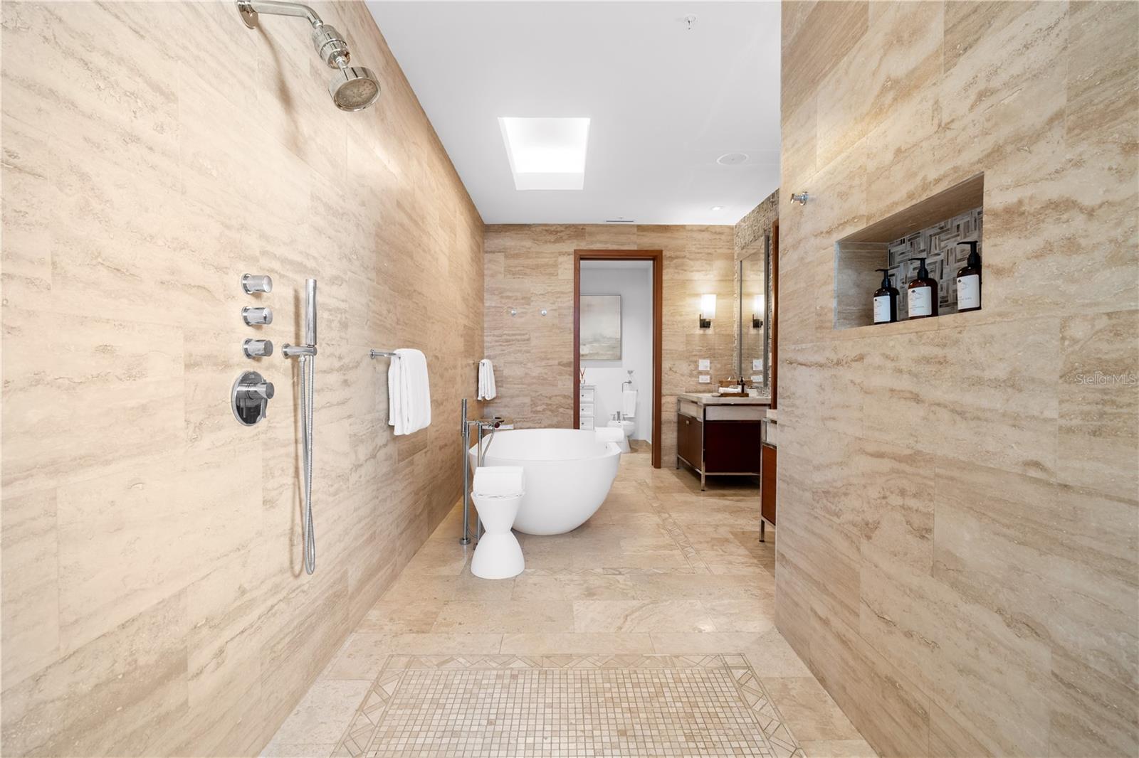 PR9113952 Property Photo