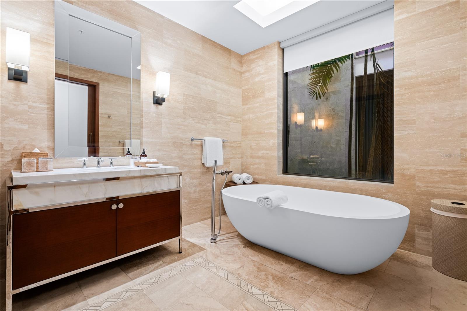 PR9113952 Property Photo