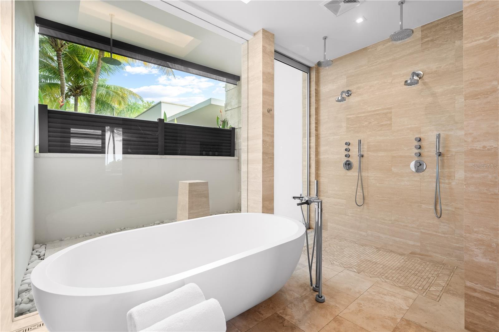 PR9113952 Property Photo