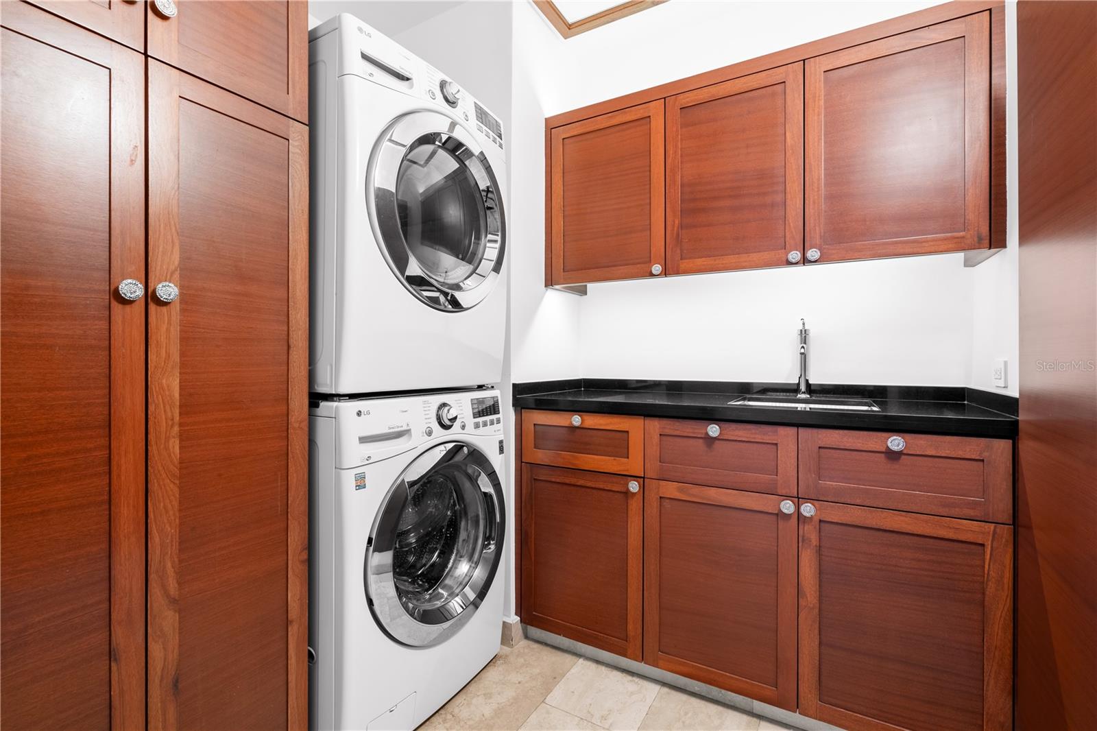 PR9113952 Property Photo