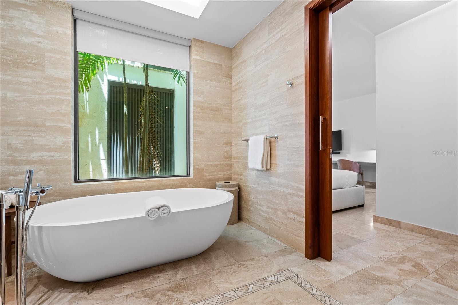 PR9113952 Property Photo