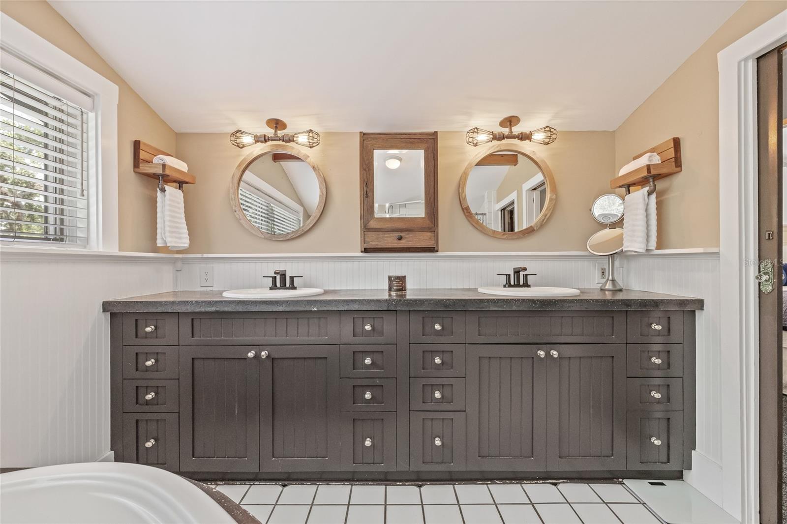 1005 MAIN ST, SAFETY HARBOR, FL, 34695