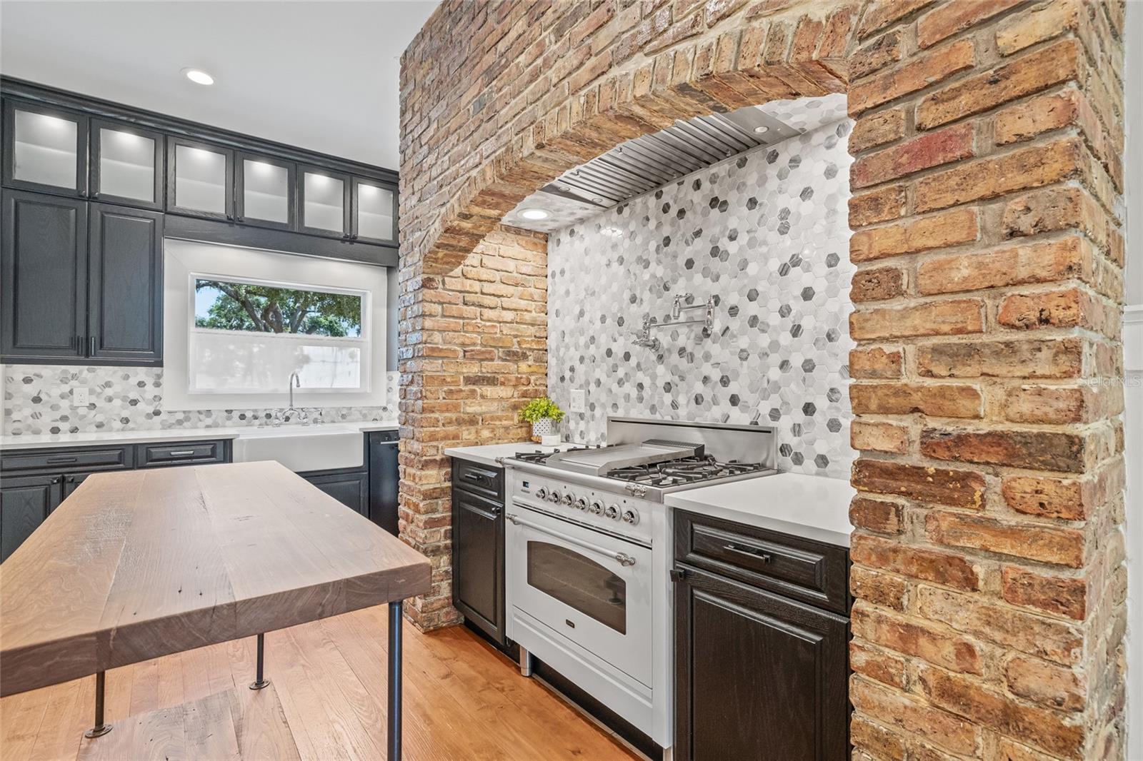 1005 MAIN ST, SAFETY HARBOR, FL, 34695