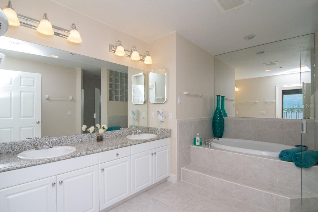 17717 GULF BLVD #302, REDINGTON SHORES, FL, 33708