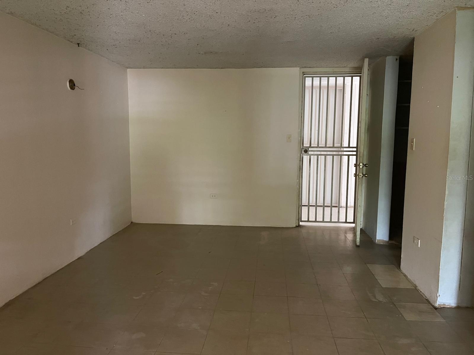 PR9113965 Property Photo