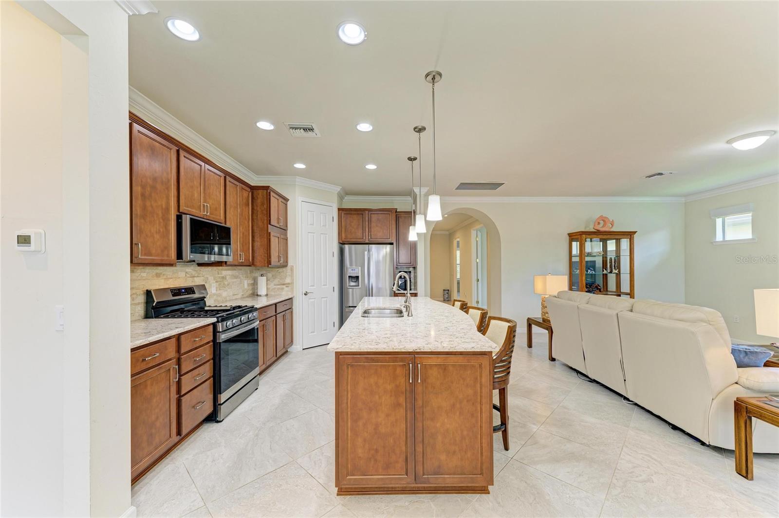 A4654405 Property Photo