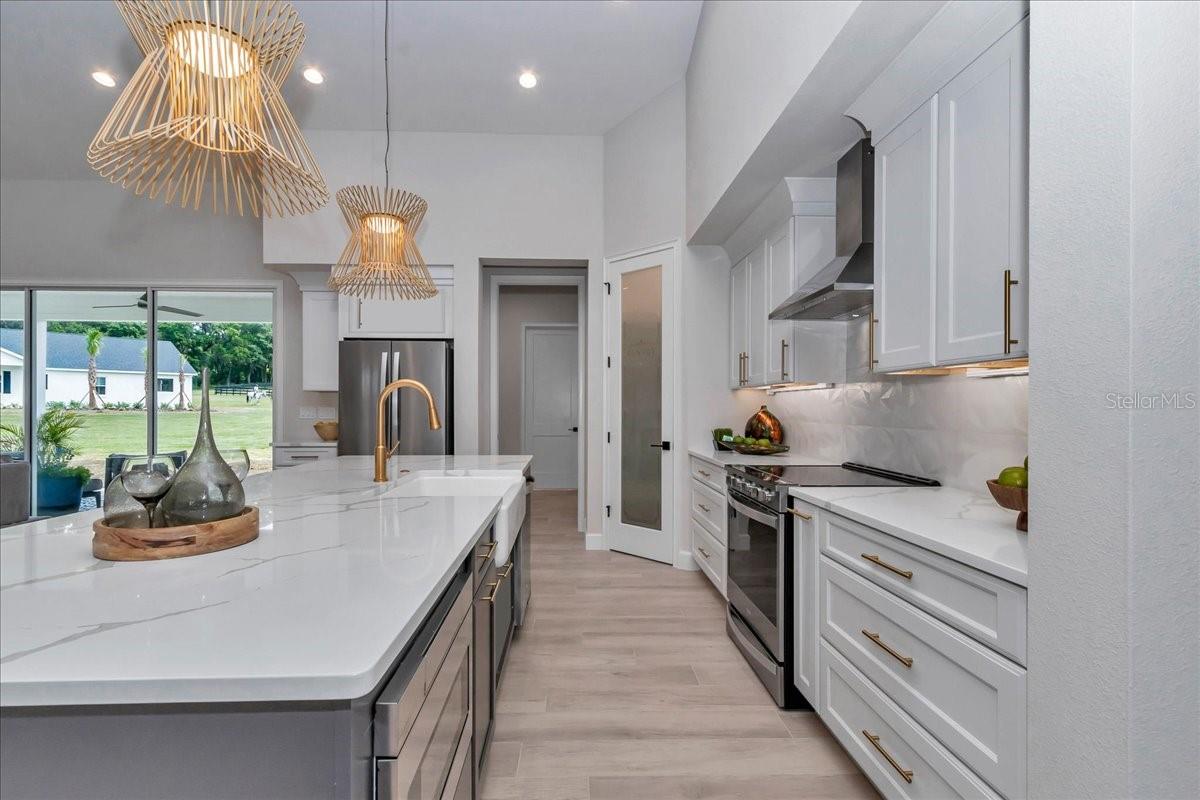 1631 W HWY 329, CITRA, FL, 32113